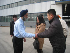 印度客戶來(lái)訪，并訂購(gòu)FYL-850座駕壓路機(jī)