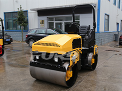 鋼輪款座駕壓路機(jī)做好保養(yǎng)不容忽視！